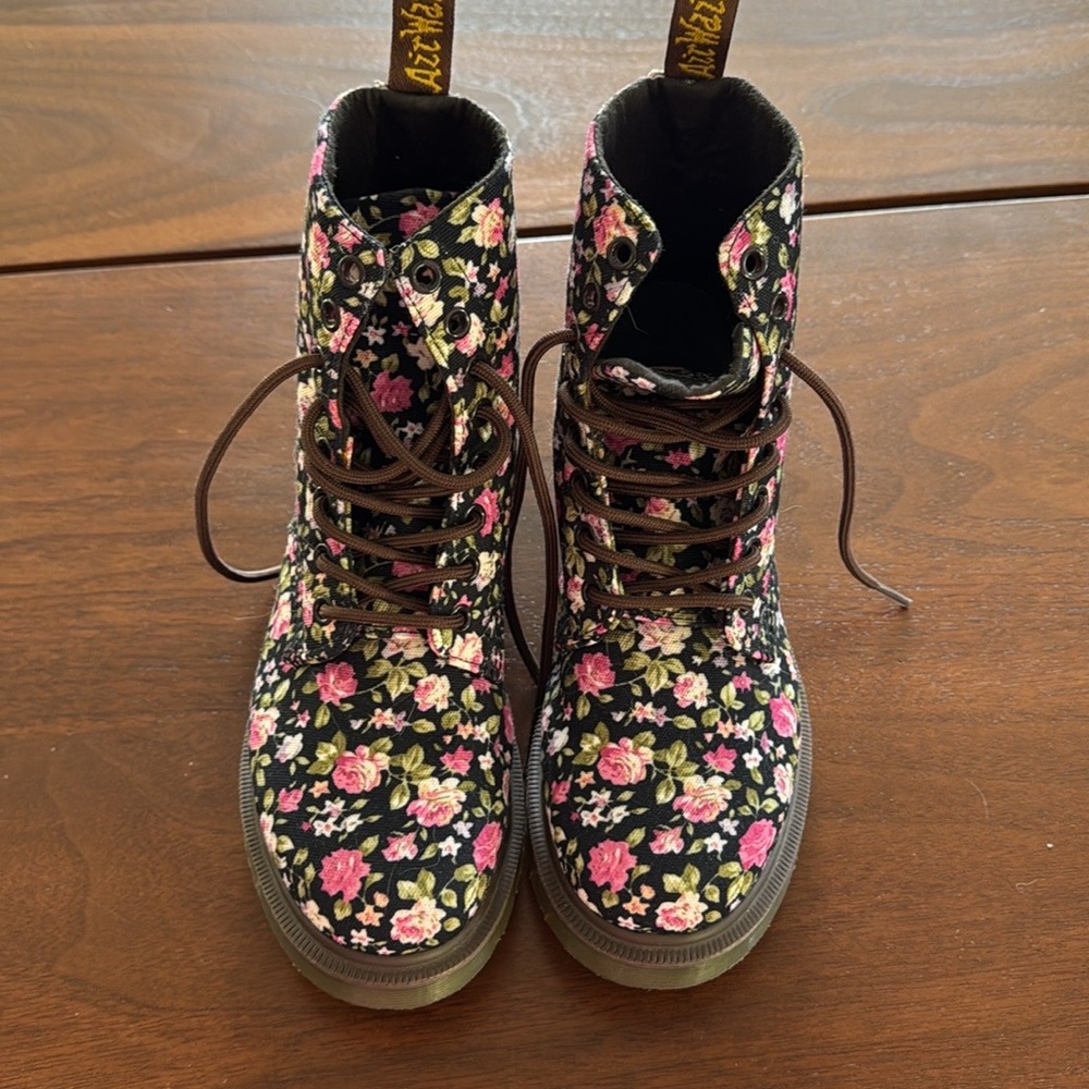 Dr Martens Floral Women's Boots size 6US - NWOT